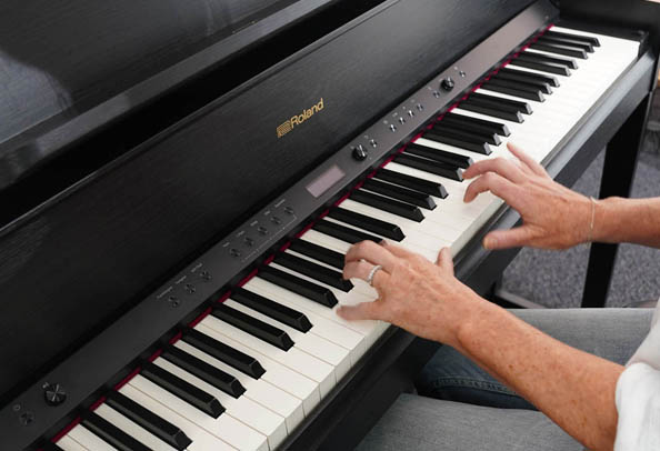 Detail Gambar Orang Bermain Piano Nomer 23