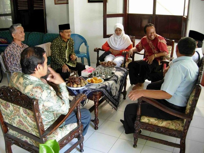 Detail Gambar Orang Bertamu Nomer 2