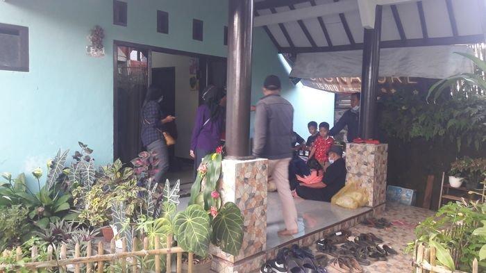 Detail Gambar Orang Bertamu Nomer 26
