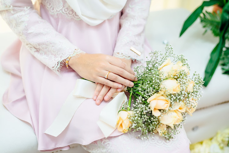 Detail Gambar Orang Bertunang Gambar Hantaran Perkahwinan Nomer 5