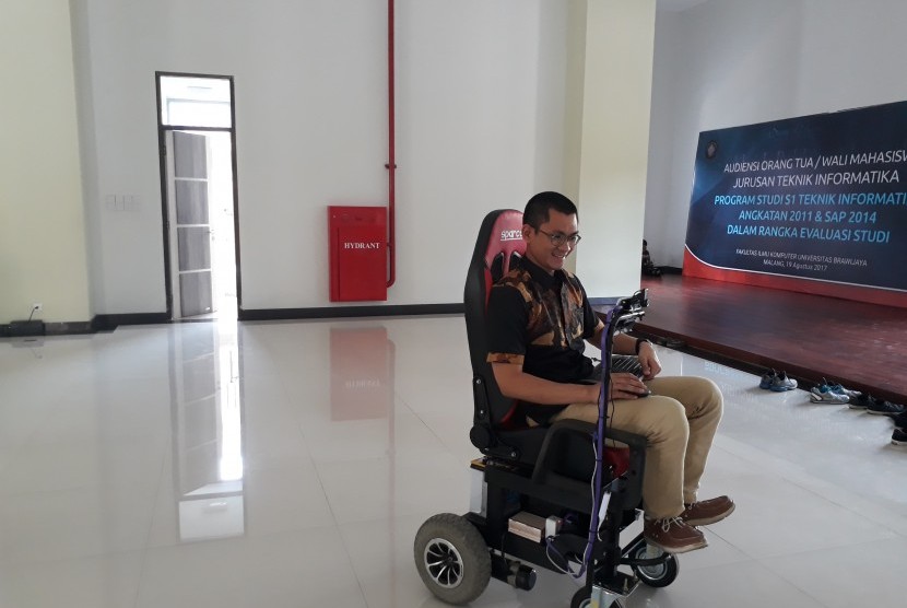 Detail Gambar Orang Cacat Pakai Kursi Roda Nomer 33