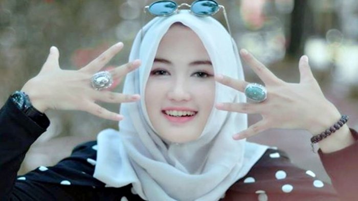 Detail Gambar Orang Cantik Di Indonesia Nomer 5