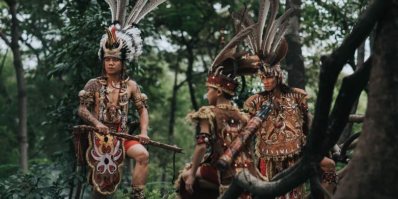 Gambar Orang Dayak Asli - KibrisPDR