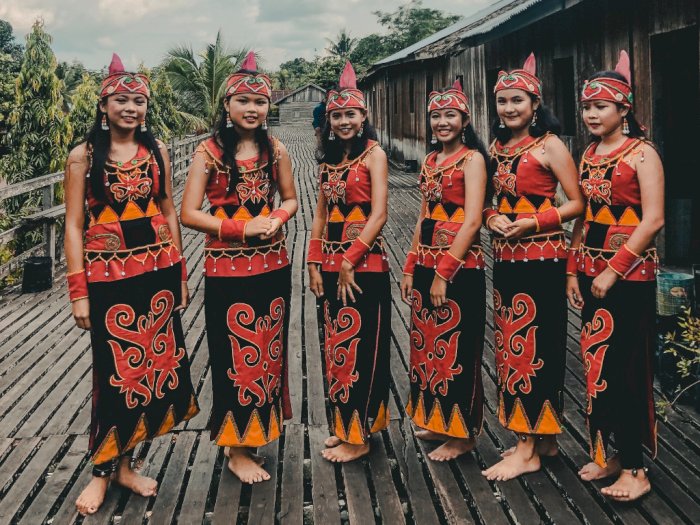 Detail Gambar Orang Dayak Kalimantan Nomer 24