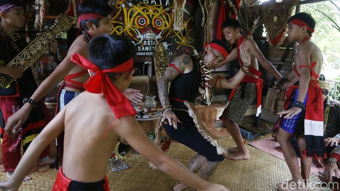 Detail Gambar Orang Dayak Kalimantan Nomer 45