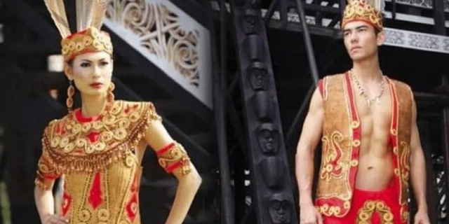 Detail Gambar Orang Dayak Laki Laki Dan Perempuan Nomer 35