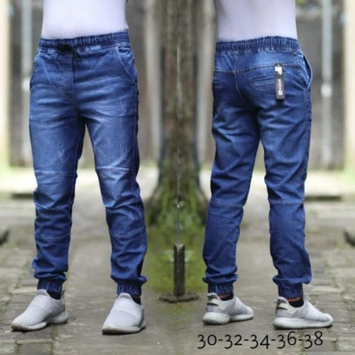 Detail Gambar Orang Dengan Celana Jeans Nomer 13