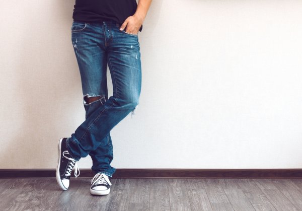 Detail Gambar Orang Dengan Celana Jeans Nomer 25