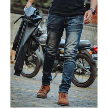 Detail Gambar Orang Dengan Celana Jeans Nomer 28