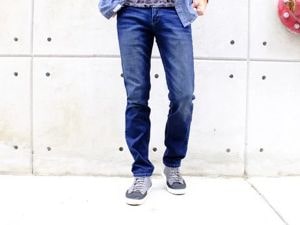Detail Gambar Orang Dengan Celana Jeans Nomer 5