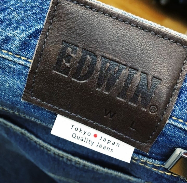 Detail Gambar Orang Dengan Celana Jeans Nomer 51