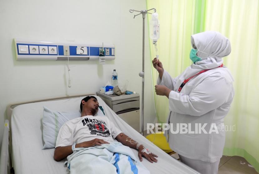 Detail Gambar Orang Di Infus Di Rumah Sakit Nomer 31