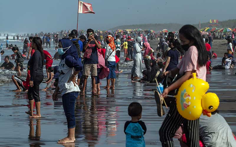 Detail Gambar Orang Di Pantai Nomer 39