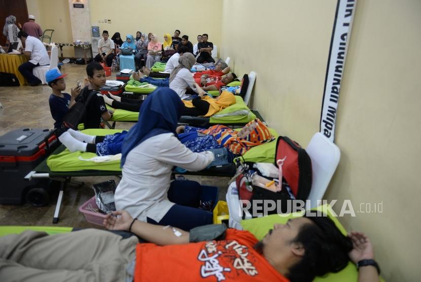 Detail Gambar Orang Donor Darah Nomer 42