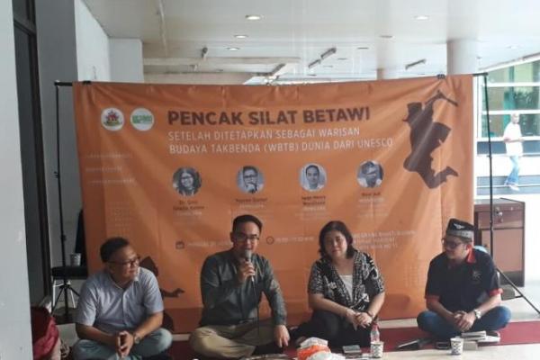 Detail Gambar Orang Duduk Silat Nomer 25