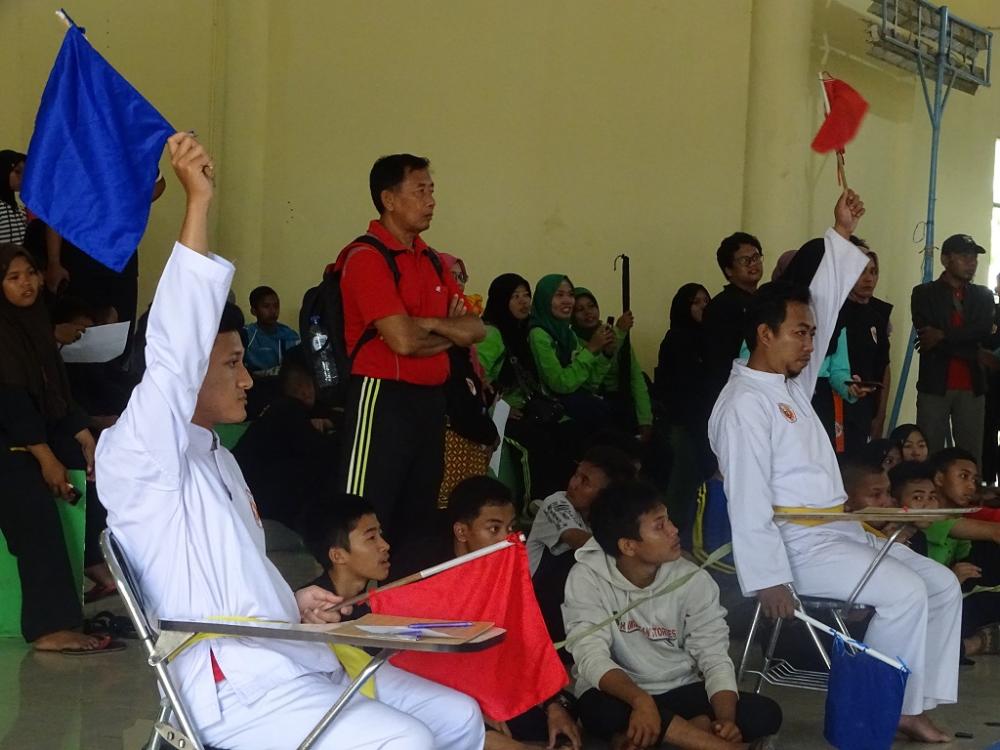 Detail Gambar Orang Duduk Silat Nomer 32