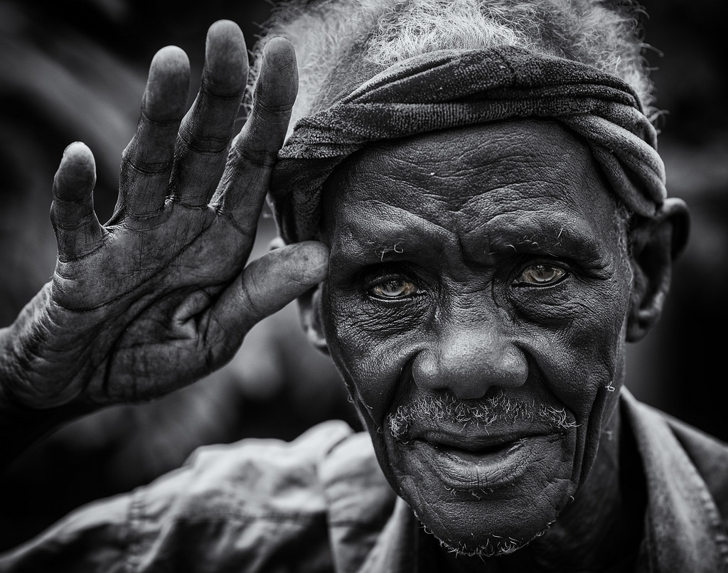 Detail Gambar Orang Fotografer Hitam Putih Nomer 15