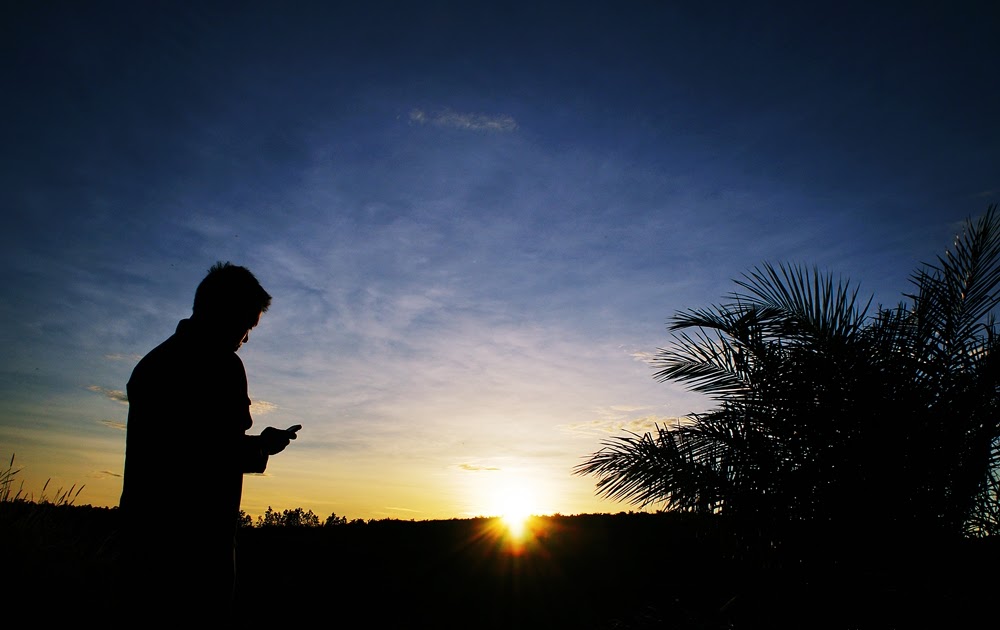 Gambar Orang Hadap Ke Belakang - KibrisPDR