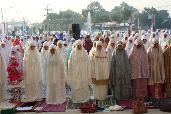 Detail Gambar Orang Idul Fitri Nomer 30