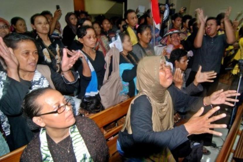 Detail Gambar Orang Islam Indonesia Dan Arab Demo Kendeng Nomer 2