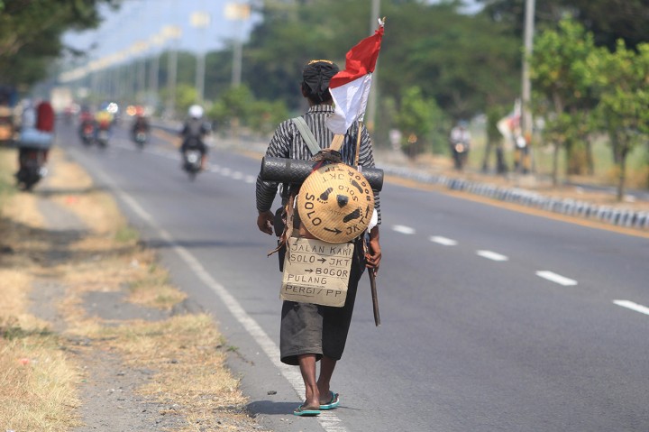 Detail Gambar Orang Jalan Kaki Nomer 29