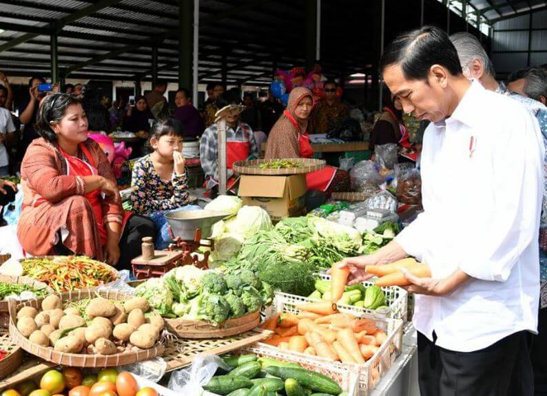 Detail Gambar Orang Jual Beli Di Pasar Nomer 15