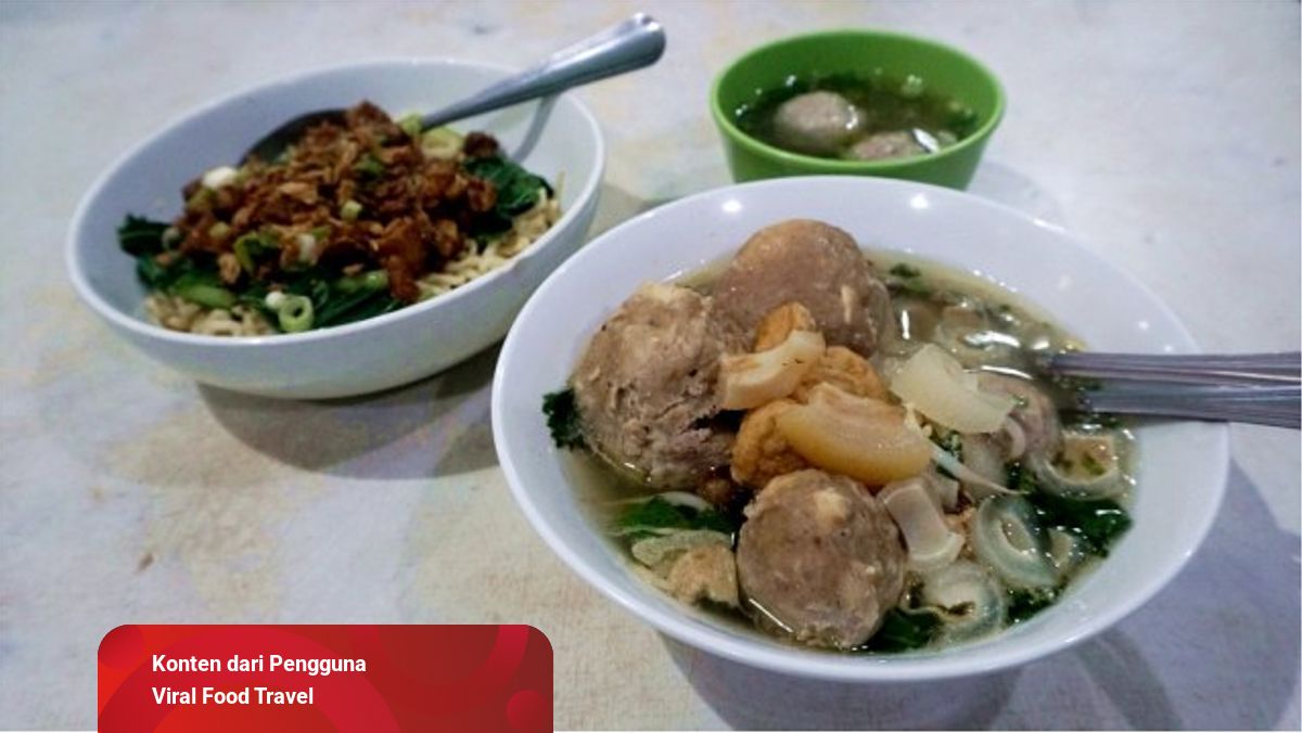 Detail Gambar Orang Jualan Bakso Nomer 55