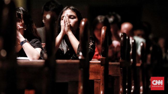 Detail Gambar Orang Katolik Berdoa Nomer 39