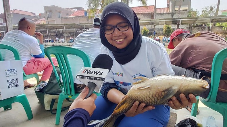 Detail Gambar Orang Mancing Dapat Ikan Besar Nomer 45