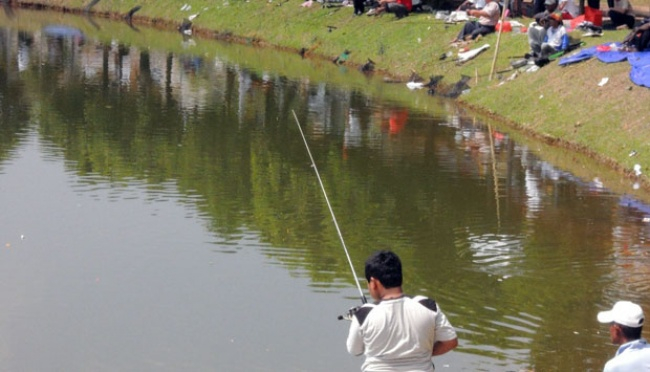 Detail Gambar Orang Mancing Di Kolam Nomer 15