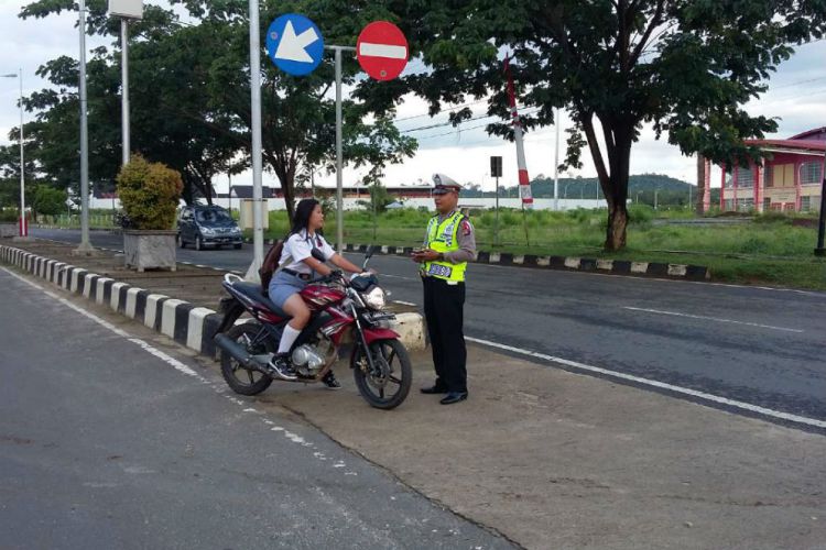 Detail Gambar Orang Melanggar Aturan Lalu Lintas Nomer 8