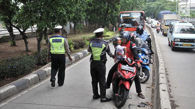 Detail Gambar Orang Melanggar Lalu Lintas Nomer 3