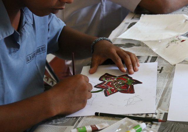 Detail Gambar Orang Melukis Nomer 41