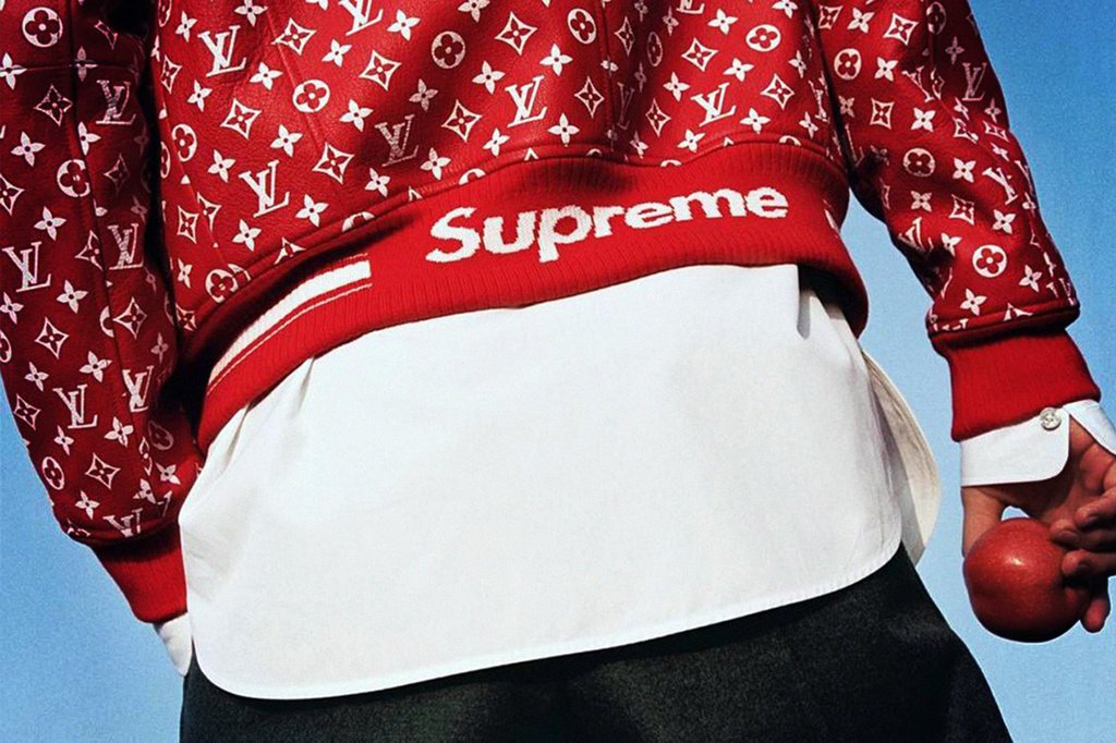 Detail Gambar Orang Memakai Baju Supreme Nomer 24