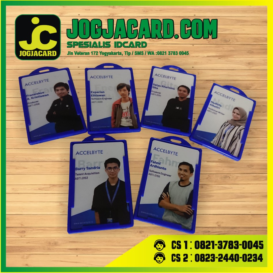 Detail Gambar Orang Memakai Id Card Nomer 28