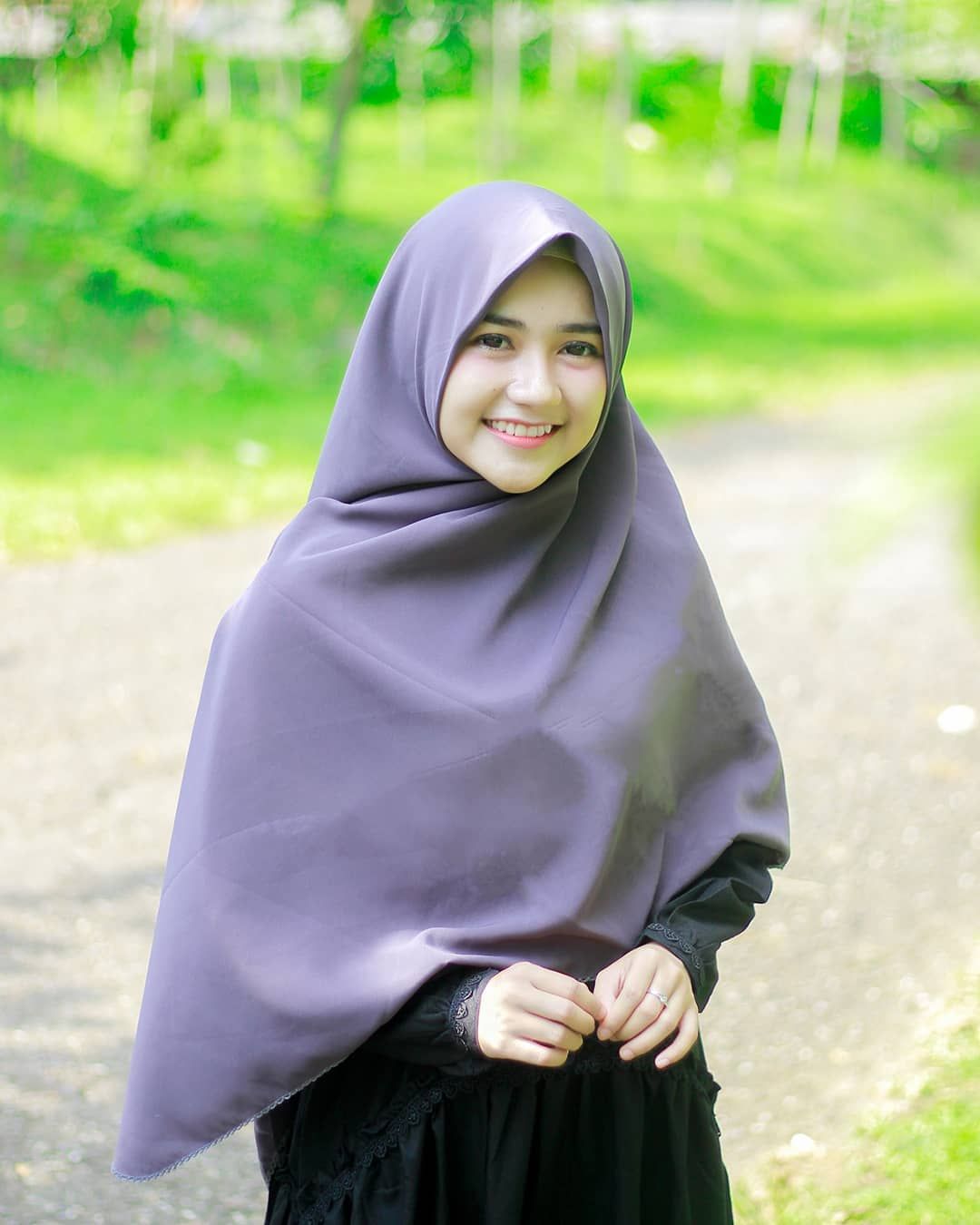 Detail Gambar Orang Memakai Jilbab Nomer 3