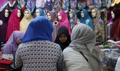 Detail Gambar Orang Memakai Jilbab Nomer 41