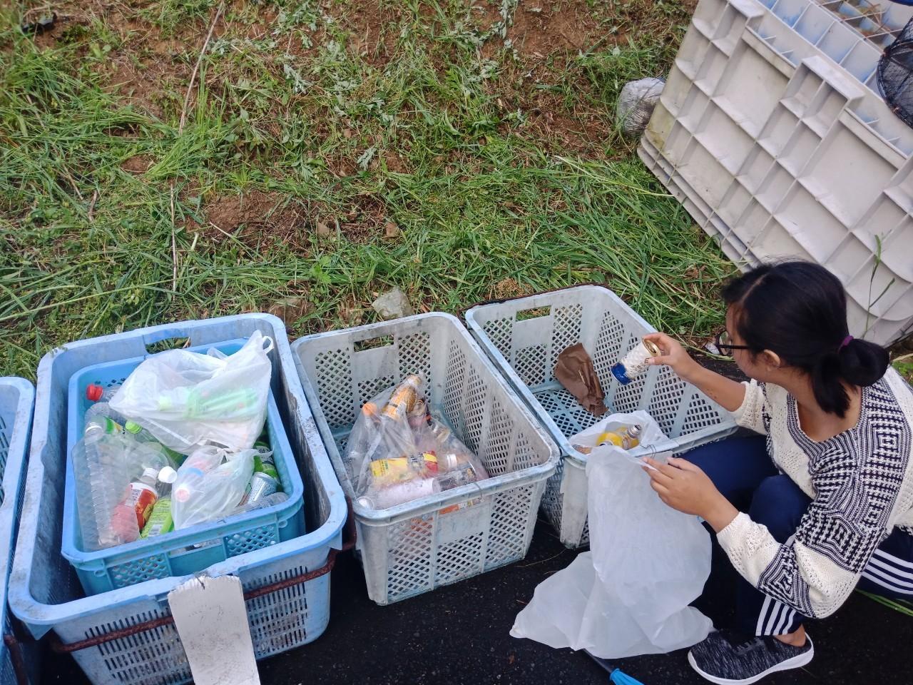 Detail Gambar Orang Membuang Sampah Di Label Kemasan Nomer 9