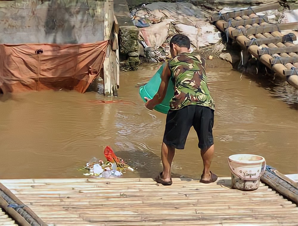 Gambar Orang Membuang Sampah Di Sungai - KibrisPDR