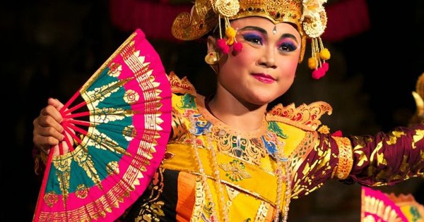 Detail Gambar Orang Menari Tradisional Nomer 12