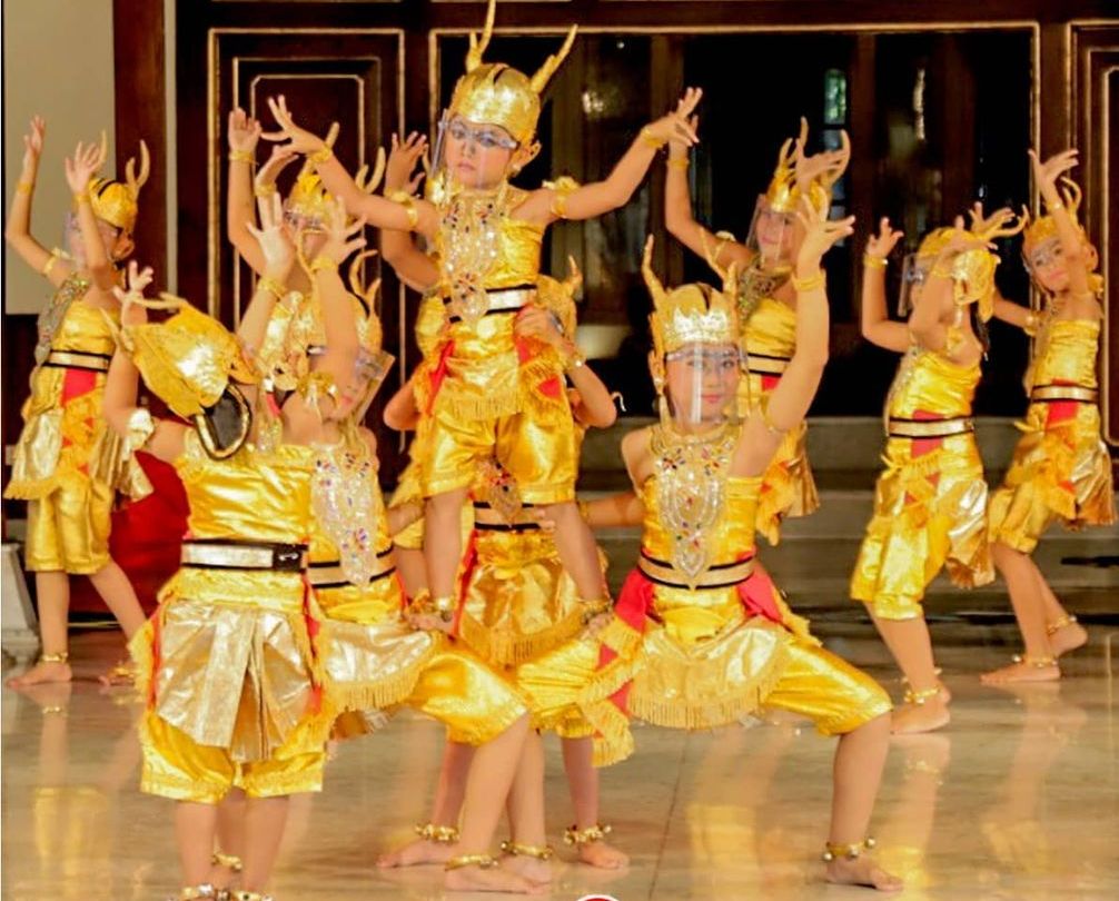 Detail Gambar Orang Menari Tradisional Nomer 46