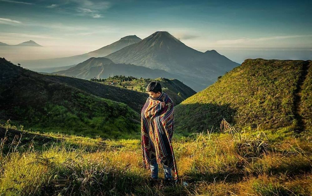 Detail Gambar Orang Mendaki Gunung Nomer 25