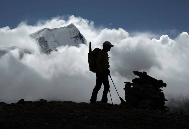 Detail Gambar Orang Mendaki Gunung Nomer 39