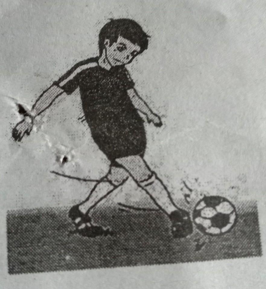 Detail Gambar Orang Menendang Bola Dengan Kaki Bagian Luar Nomer 21