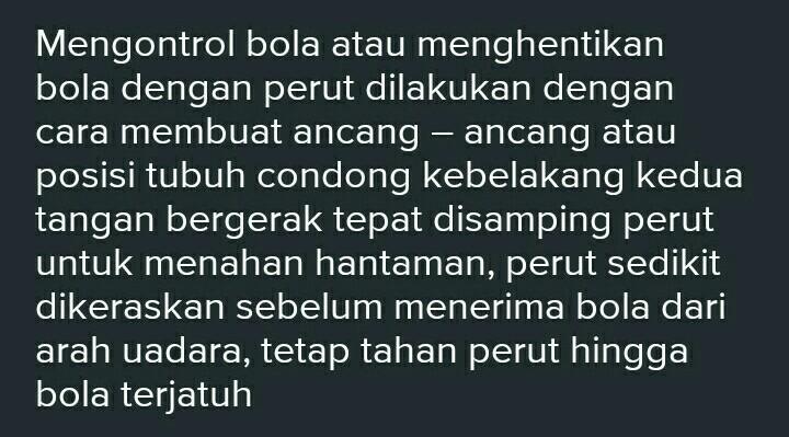 Detail Gambar Orang Menghentikan Bola Dengan Perut Nomer 46