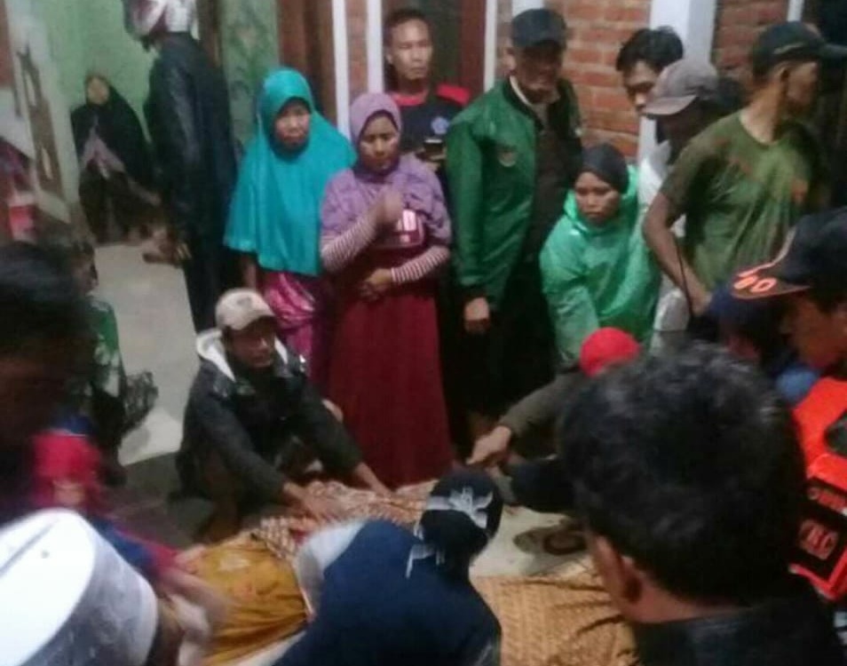 Detail Gambar Orang Meninggal Di Rumah Nomer 7