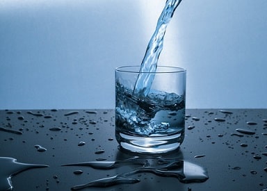 Detail Gambar Orang Minum Air Putih Nomer 18