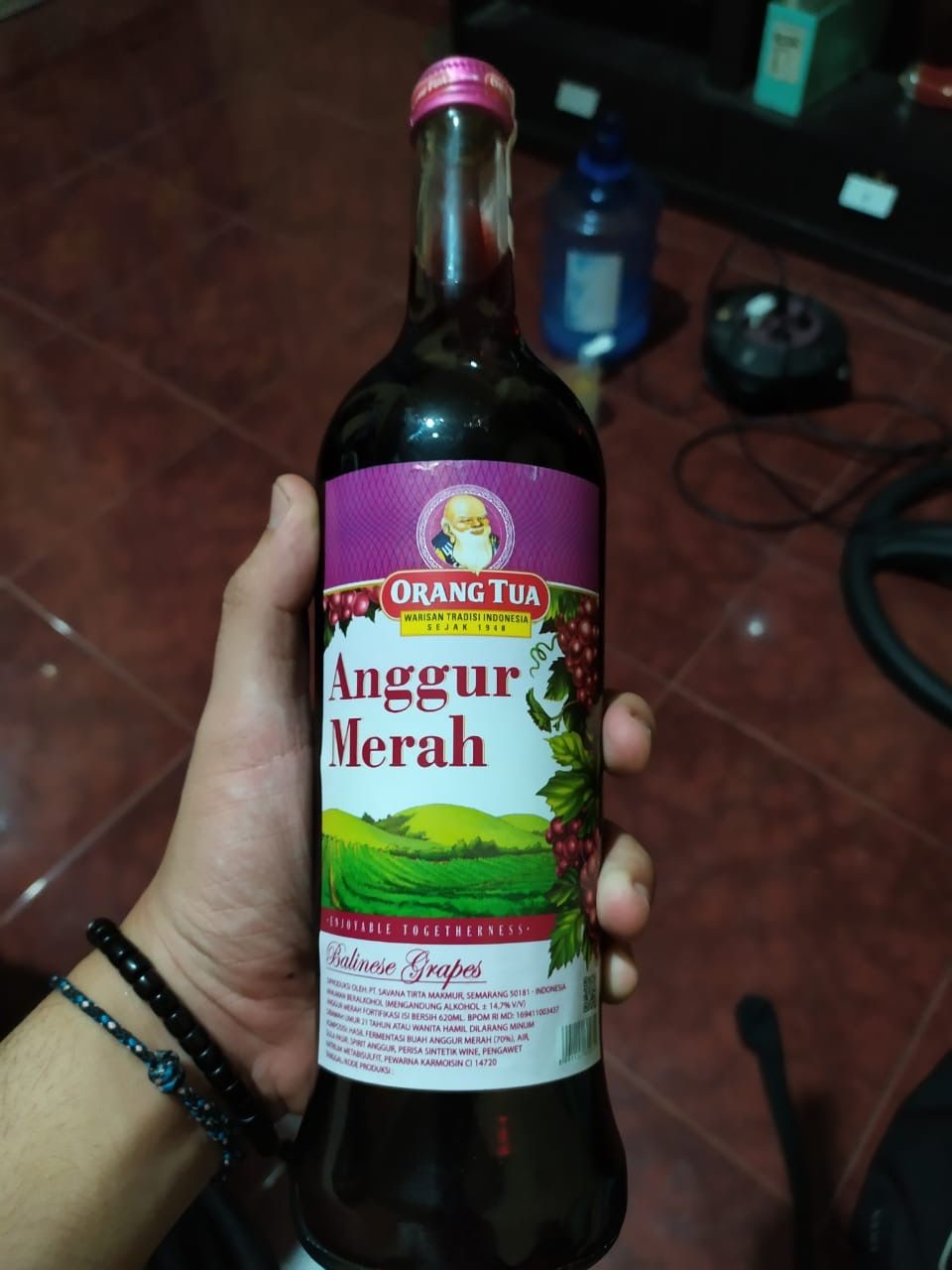 Detail Gambar Orang Minum Alkohol Nomer 42