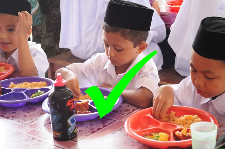 Detail Gambar Orang Minum Sambil Duduk Nomer 21
