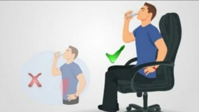 Detail Gambar Orang Minum Sambil Duduk Nomer 4